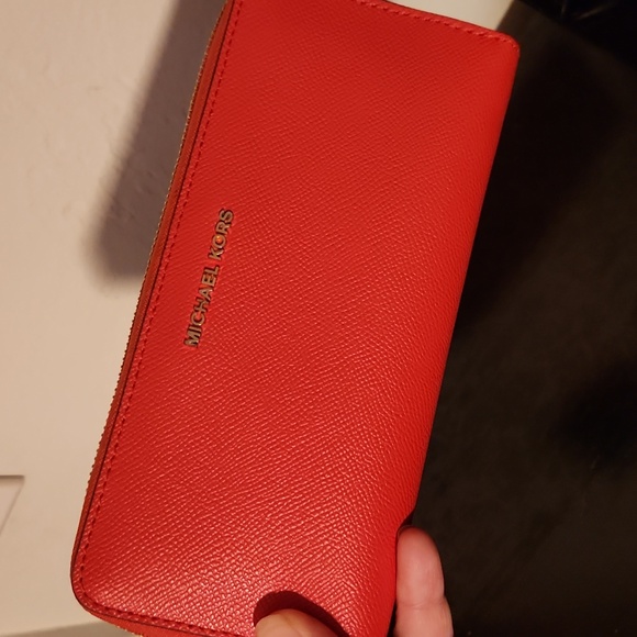 Michael Kors Wallet - Picture 2 of 5